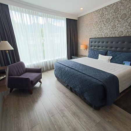 Aparta Hotel Torres De Suites Кіто Екстер'єр фото