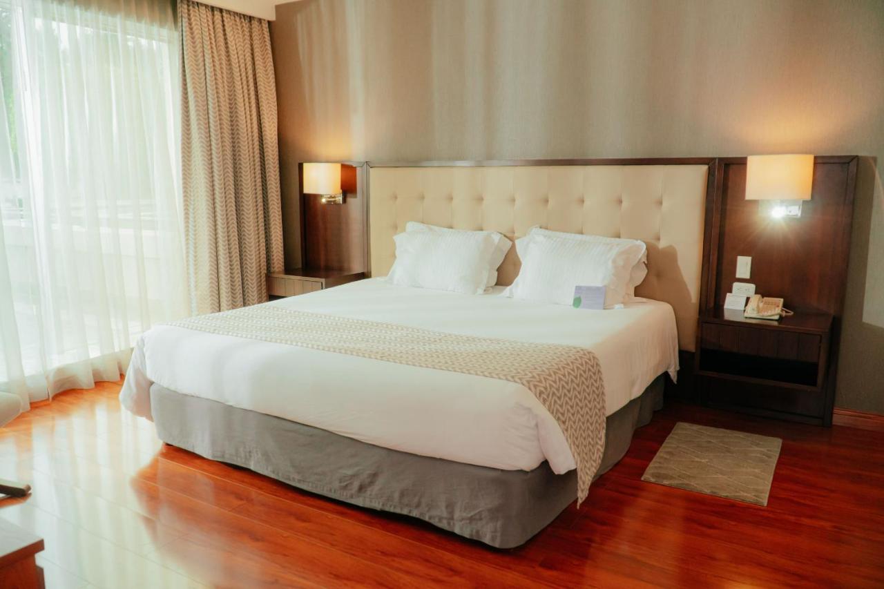 Aparta Hotel Torres De Suites Кіто Екстер'єр фото