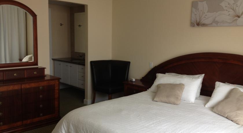 Aparta Hotel Torres De Suites Кіто Номер фото
