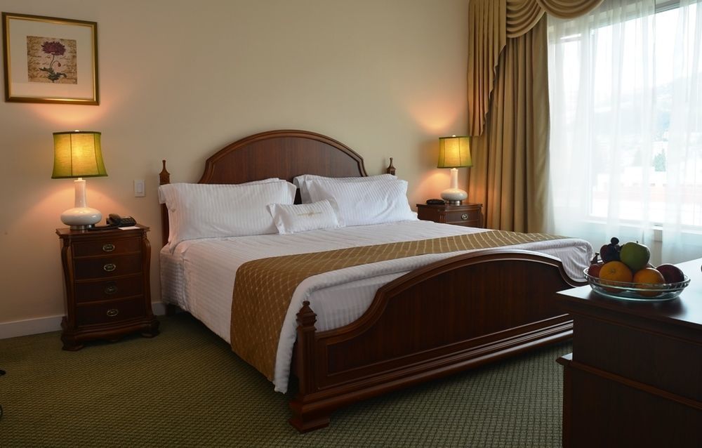 Aparta Hotel Torres De Suites Кіто Екстер'єр фото